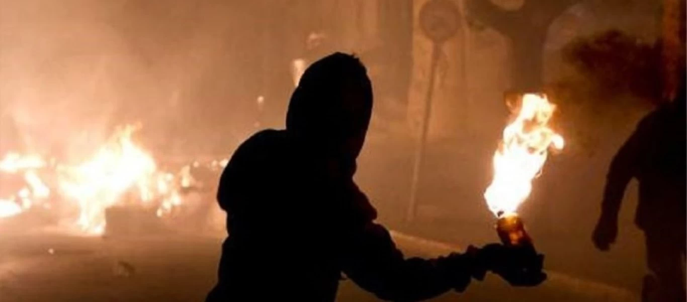 Συλλήψεις ανηλίκων στο Κουκάκι: Άρχισαν να μιλάνε οι συλληφθέντες - Βρέθηκαν 7 μολότοφ